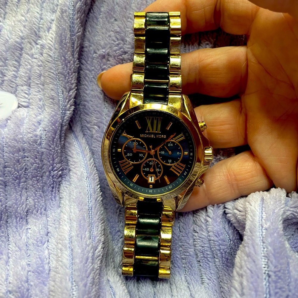 MICHAEL KORS BRADSHAW BLUE MENS’ MK6268 GOLD TWO TONE WATCH. Used